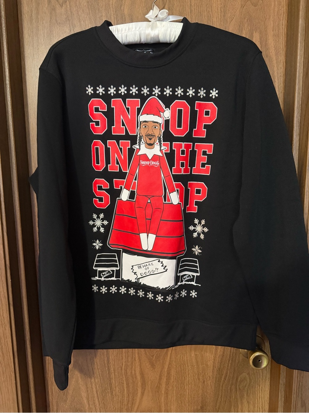 Snoop On The Stoop Black & Red Graphic Christmas Sweatshirt Men’s Large
